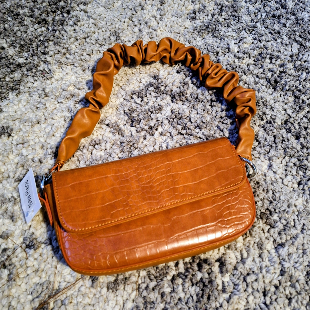 Elegant Tan Croc-Embossed Shoulder Bag